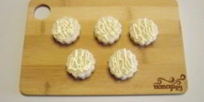 Шаг 5: канапе обезьянки на шпажках