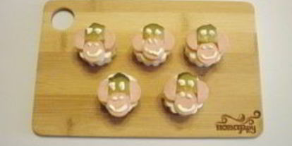 Шаг 8: канапе обезьянки на шпажках