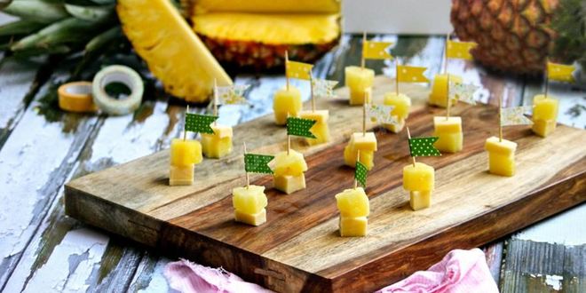 Рецепт Канапе с ананасом и сыром