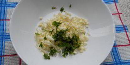 Шаг 1: канапе с брынзой и красной икрой