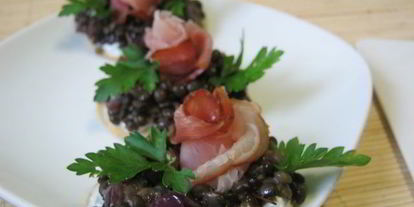 Шаг 13: канапе с черной чечевицей фуршетные