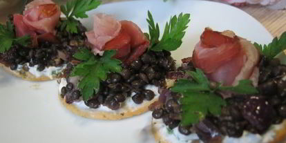 Шаг 14: канапе с черной чечевицей фуршетные