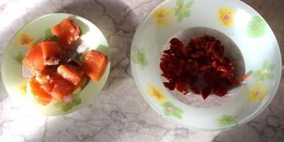 Шаг 5: канапе с домашним крем-сыром, слабосоленой семгой и вялеными помидорами