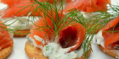 Шаг 3: канапе с лососем и сливочным сыром