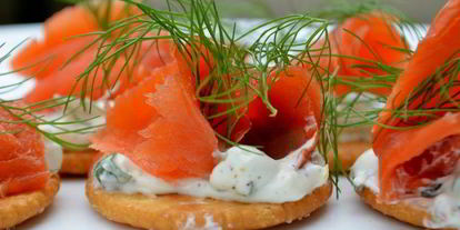 Шаг 4: канапе с лососем и сливочным сыром