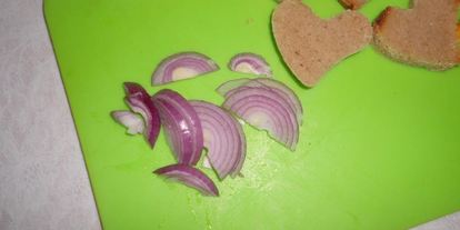 Шаг 1: канапе с сельдью и свеклой