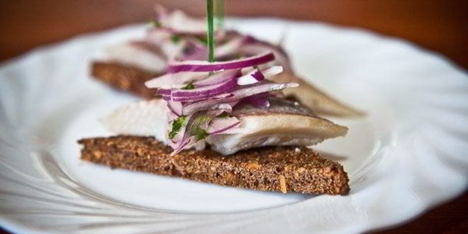 Рецепт канапе с сельдью