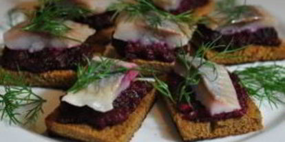 Шаг 3: канапе с сельдью