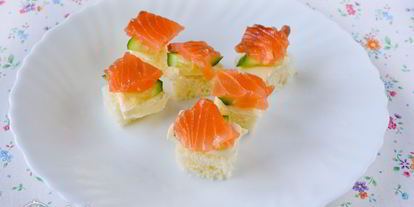 Шаг 3: канапе с семгой и огурцом