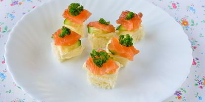 Шаг 4: канапе с семгой и огурцом