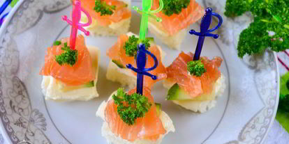 Шаг 6: канапе с семгой и огурцом