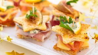 Рецепт Новогодних канапе с сыром и лососем