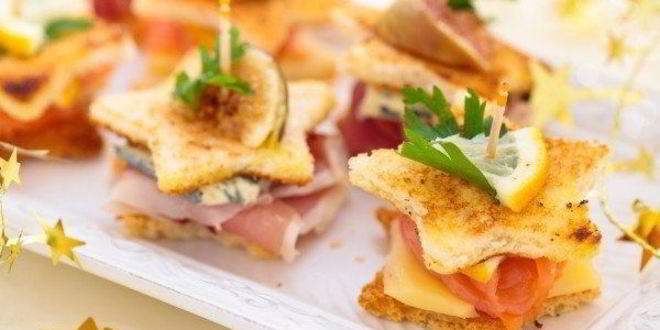Рецепт Новогодних канапе с сыром и лососем