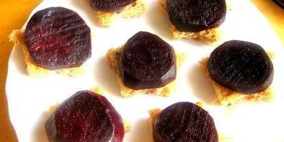 Шаг 8: пикантных канапе из свеклы