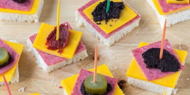 Рецепт Простых канапе на шпажках