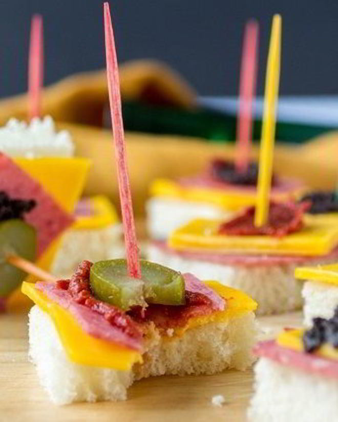 Рецепт простых канапе на шпажках