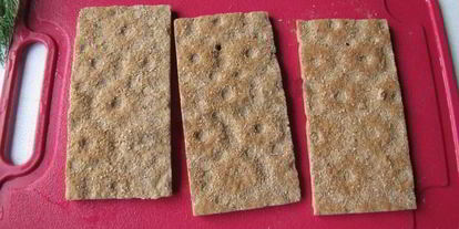 Шаг 1: простых канапе с сыром огурцом и икрой из хлебцев