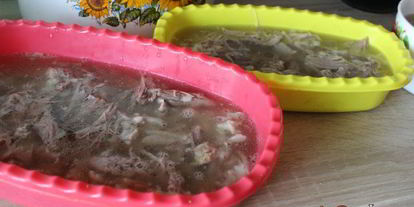 Шаг 5: холодца из свинины и индейки