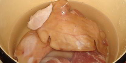 Шаг 1: холодца из свиных ушей