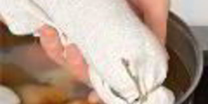 Шаг 3: холодца с куриными медальонами