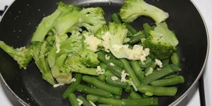 Шаг 2: белкового омлета с брокколи и фасолью