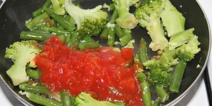 Шаг 3: белкового омлета с брокколи и фасолью