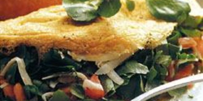 Рецепт Французского омлета с кресс-салатом, сыром грюйер и помидорами