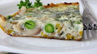 Рецепт Фриттаты с копченой скумбрией и зеленым горошком