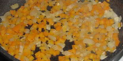 Шаг 3: фриттаты с копченой скумбрией и зеленым горошком