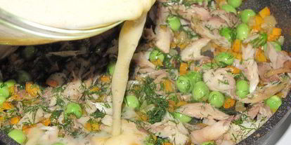 Шаг 5: фриттаты с копченой скумбрией и зеленым горошком