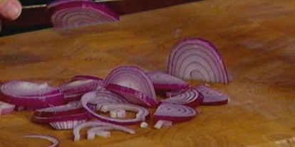 Шаг 3: фриттаты с семгой, красным луком и сливочным сыром