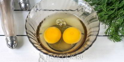 Шаг 2: омлета на воде на сковороде