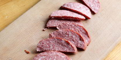 Шаг 2: омлета с колбасой и сыром