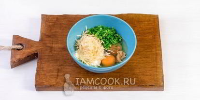 Шаг 5: омлета с колбасоя в булочке