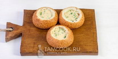 Шаг 7: омлета с колбасоя в булочке