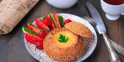 Шаг 10: омлета с колбасоя в булочке