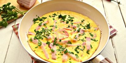 Шаг 2: омлета с помидорами и беконом