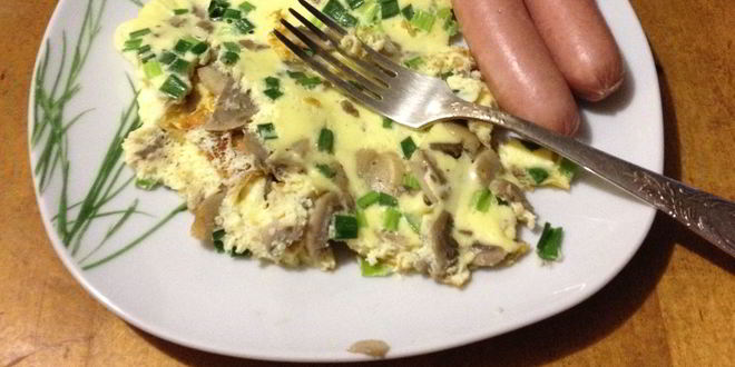 Рецепт Омлета с шампиньонами и зеленым луком