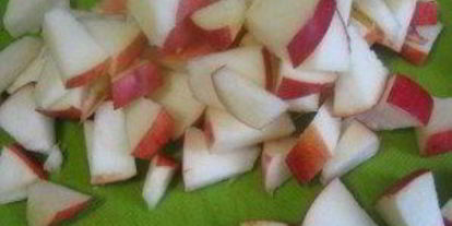 Шаг 1: омлета с яблоками