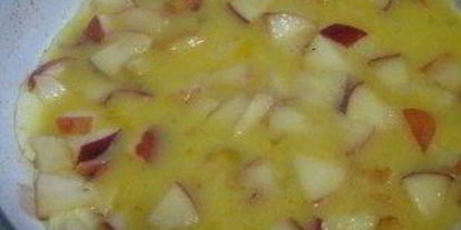 Шаг 4: омлета с яблоками