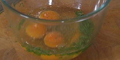 Шаг 4: омлета с зеленым горошком, картофелем и сыром