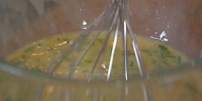 Шаг 5: омлета с зеленым горошком, картофелем и сыром