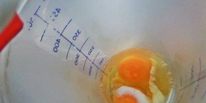 Шаг 1: омлета с зеленью за 2 минуты