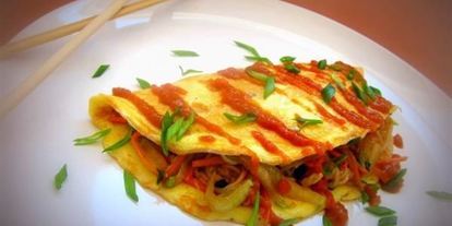 Шаг 6: омусобы — японского омлета с овощам и соусом тонкацу