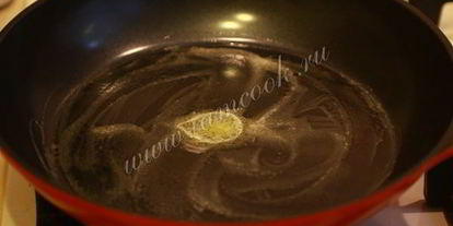 Шаг 5: пышного омлета с гренками