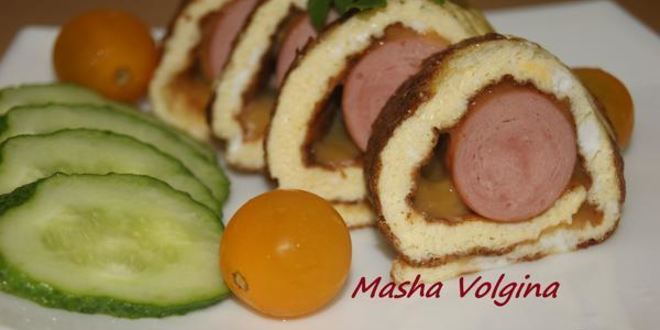 Рецепт рулетика из омлета с сосиской