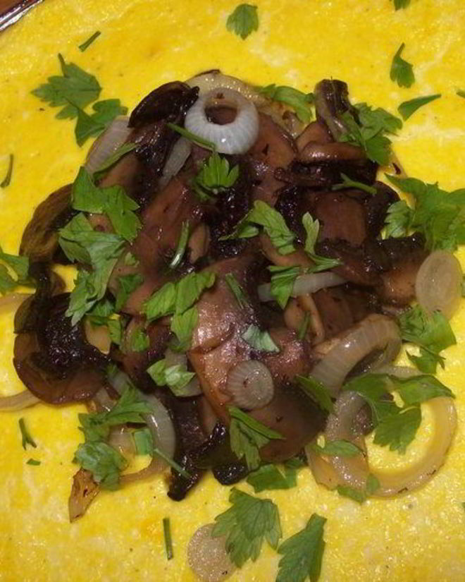 Рецепт сметанного омлета с грибами