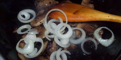 Шаг 2: сметанного омлета с грибами