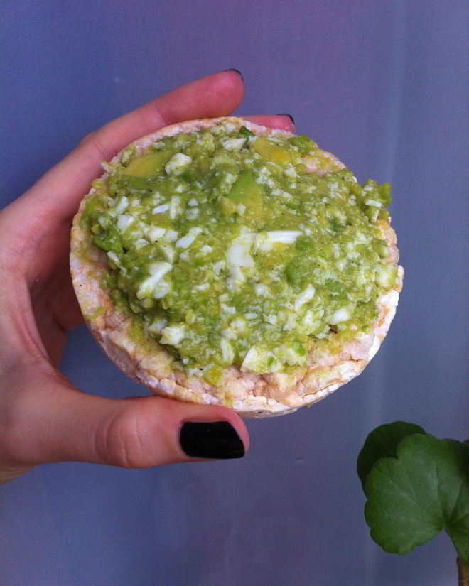 Рецепт диетического паштета с авокадо и яйцом