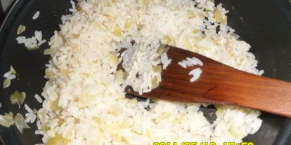 Шаг 1: мясных паштетик с рисом и зеленым горошком